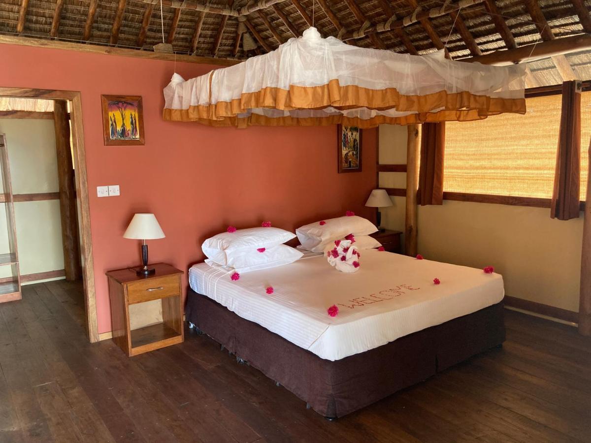 Barry'S Beach Resort Mkwaja Buitenkant foto