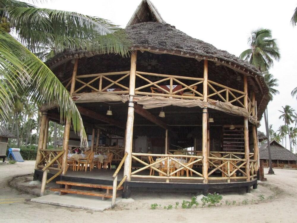 Barry'S Beach Resort Mkwaja Buitenkant foto