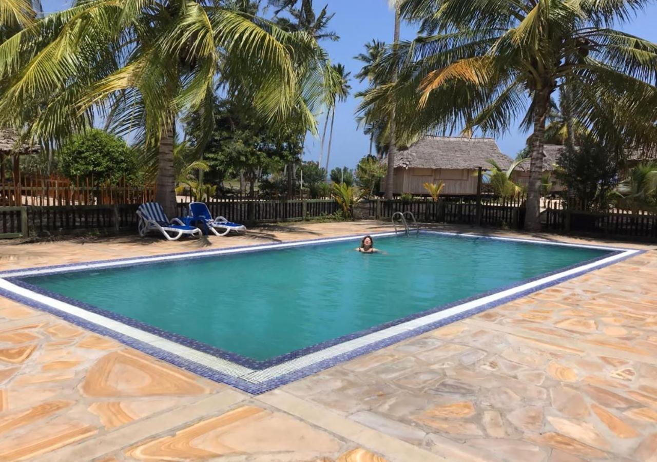 Barry'S Beach Resort Mkwaja Buitenkant foto